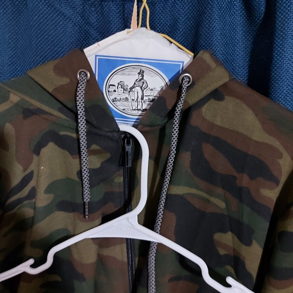 Jogging suits - Picture 2 of 6